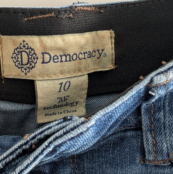 Democracy Ab-Solution Mid-Wash Fray Hem Ankle Jeans - Picture 2 of 13